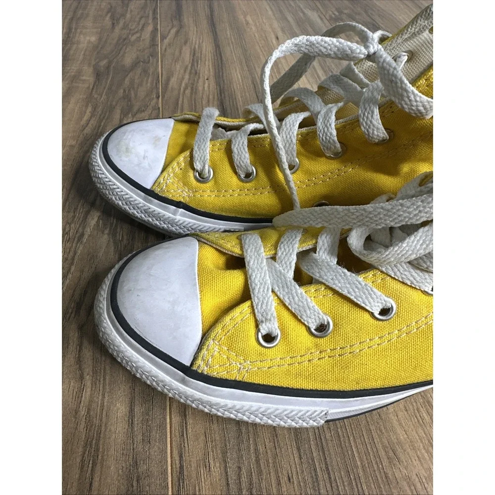 Chick Taylor Converse Kids‎ Size 3 High top Sneakers Yellow